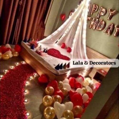 Elegant Birthday Room Decor with Heart and Gold Balloons